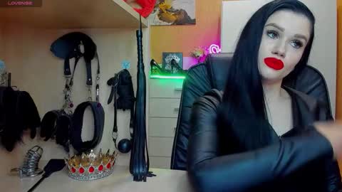 Snapshot of mistress_kristi chatting on May 13, 7:33 pm Mistress Kristi online show from May 13, 7:33 pm