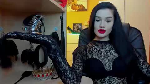 Snapshot of mistress_kristi chatting on May 24, 12:43 pm Mistress Kristi online show from May 24, 12:43 pm