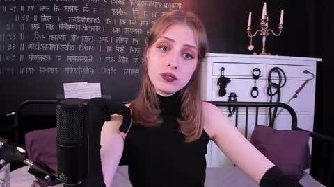 Snapshot of mistress_marlene chatting on December 1, 4:29 pm Mistress Marlene online show from December 1, 4:29 pm