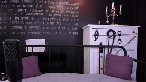 Snapshot of mistress_marlene chatting on December 21, 3:31 pm Mistress Marlene online show from December 21, 3:31 pm
