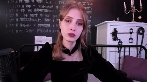 Snapshot of mistress_marlene chatting on February 6, 5:09 pm Mistress Marlene online show from February 6, 5:09 pm