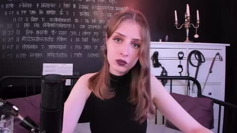Snapshot of mistress_marlene chatting on February 13, 11:39 am Mistress Marlene online show from February 13, 11:39 am