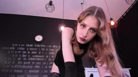Snapshot of mistress_marlene chatting on February 13, 4:07 pm Mistress Marlene online show from February 13, 4:07 pm