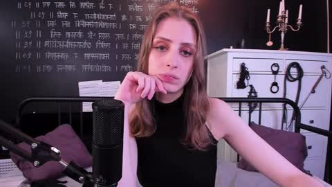 Snapshot of mistress_marlene chatting on February 25, 4:42 pm Mistress Marlene online show from February 25, 4:42 pm
