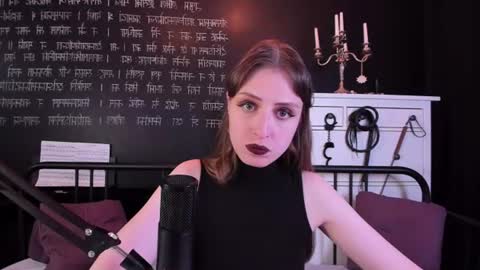 Snapshot of mistress_marlene chatting on June 19, 9:24 am Mistress Marlene online show from June 19, 9:24 am
