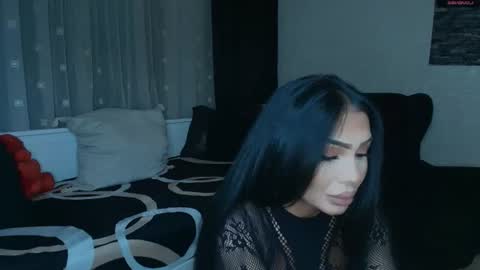 Snapshot of mistress_meryem chatting on June 17, 10:00 pm mistress_meryem online show from June 17, 10:00 pm