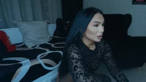 Snapshot of mistress_meryem chatting on June 22, 10:07 pm mistress_meryem online show from June 22, 10:07 pm