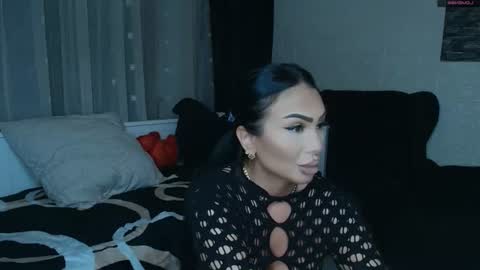 Snapshot of mistress_meryem chatting on June 25, 9:41 pm mistress_meryem online show from June 25, 9:41 pm