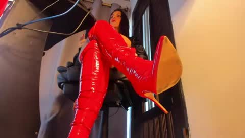 Snapshot of mistressanna_ chatting on June 14, 9:39 pm Mistress Anna Alves online show from June 14, 9:39 pm