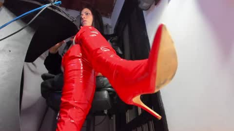 Snapshot of mistressanna_ chatting on July 15, 1:22 am Mistress Anna Alves online show from July 15, 1:22 am
