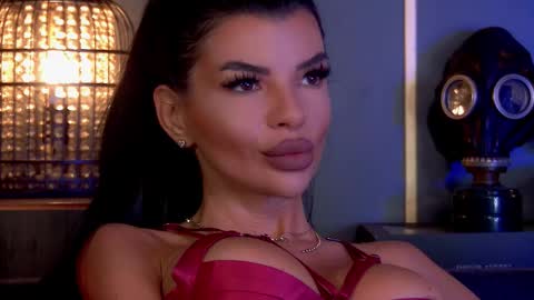 Elenia online show from September 16, 8:15 am