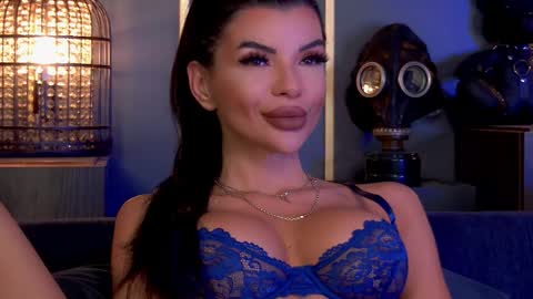 Elenia online show from October 6, 1:08 pm