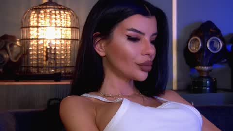 Elenia online show from October 29, 1:46 pm