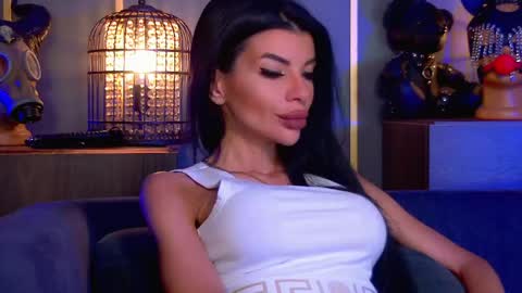Snapshot of mistresselenia chatting on May 25, 11:49 am Elenia online show from May 25, 11:49 am
