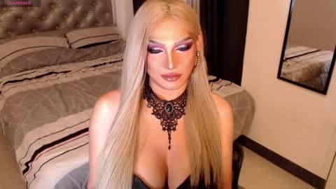 Snapshot of mistressemeraldxx chatting on February 24, 5:22 am Ms Ems online show from February 24, 5:22 am