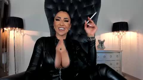 Snapshot of mistresskennya chatting on June 10, 4:12 am mistresskennya online show from June 10, 4:12 am