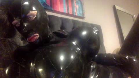 Snapshot of mistresslatexxx chatting on May 25, 8:42 am Bianca online show from May 25, 8:42 am