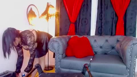Snapshot of mistresslombana_666 chatting on July 17, 9:38 am Mistresslombana online show from July 17, 9:38 am