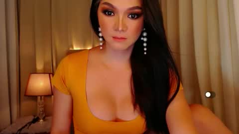 Snapshot of mistressseductionleah chatting on April 17, 8:45 pm Leah online show from April 17, 8:45 pm