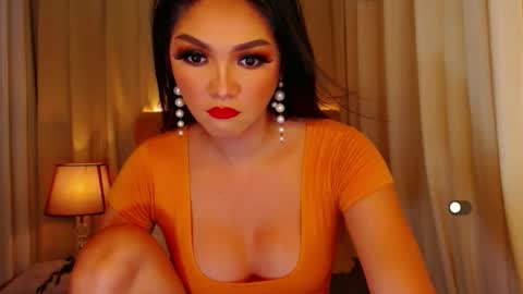 Snapshot of mistressseductionleah chatting on April 19, 8:44 pm Leah online show from April 19, 8:44 pm
