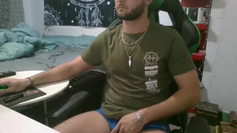 Snapshot of mistxss chatting on December 21, 10:30 pm mistxss online show from December 21, 10:30 pm