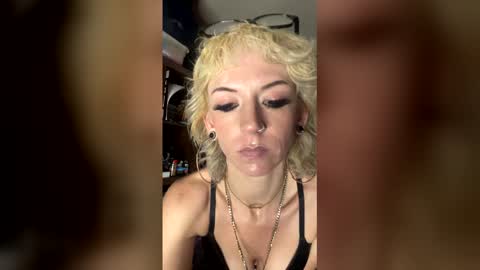 Snapshot of misty_blitz chatting on June 7, 6:39 am Misty online show from June 7, 6:39 am