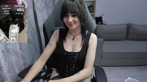 Snapshot of misty_dark chatting on May 15, 9:33 pm misty_dark online show from May 15, 9:33 pm