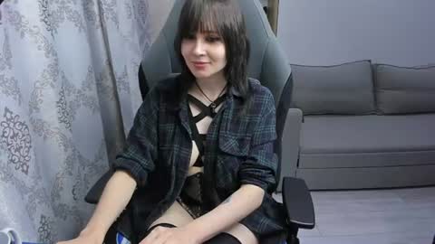 Snapshot of misty_dark chatting on June 25, 10:31 am misty_dark online show from June 25, 10:31 am