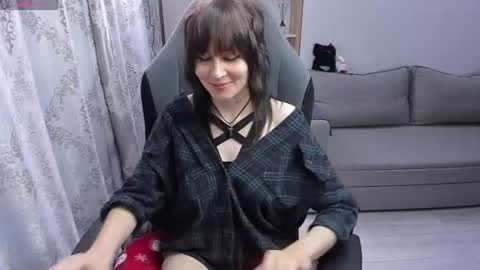 Snapshot of misty_dark chatting on July 17, 5:40 pm misty_dark online show from July 17, 5:40 pm