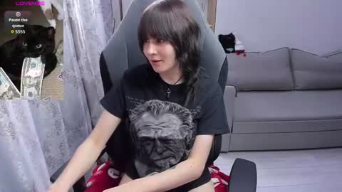 Snapshot of misty_dark chatting on July 18, 2:43 pm misty_dark online show from July 18, 2:43 pm