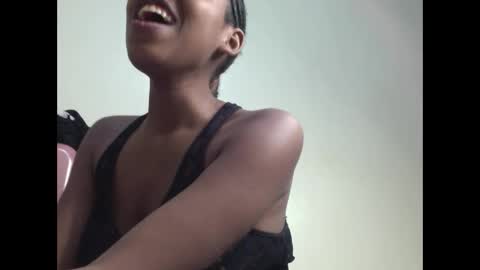 Snapshot of misty_shee chatting on May 17, 10:17 pm misty_shee online show from May 17, 10:17 pm