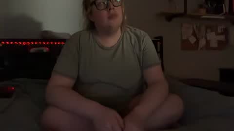 Snapshot of mistyeyemiss chatting on July 5, 9:11 pm MistyEye online show from July 5, 9:11 pm