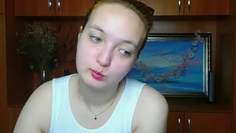Snapshot of mistyrosee chatting on May 6, 6:52 am Aria online show from May 6, 6:52 am