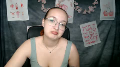 Snapshot of mistyrosee chatting on June 15, 5:53 am Aria online show from June 15, 5:53 am