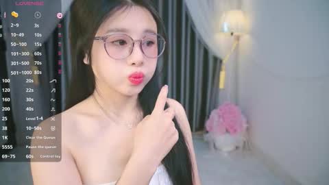 Snapshot of mit2244 chatting on October 31, 1:50 am Mt online show from October 31, 1:50 am