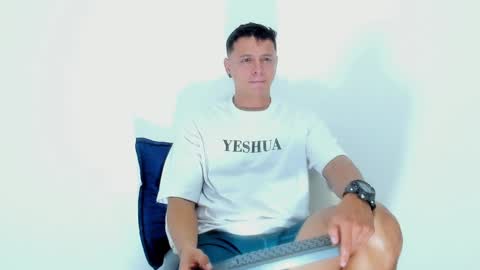 Snapshot of mitchellburns chatting on December 26, 5:26 am mitchell online show from December 26, 5:26 am