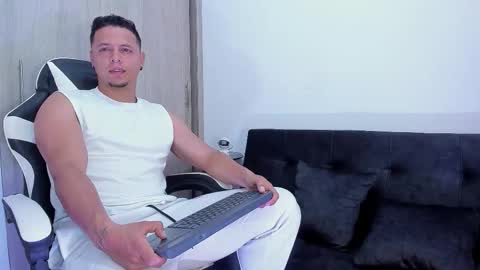 Snapshot of mitchellburns chatting on November 9, 7:56 pm mitchell online show from November 9, 7:56 pm