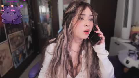 Snapshot of mitsu_dva chatting on November 26, 1:28 am Emili online show from November 26, 1:28 am