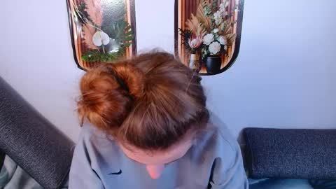 Snapshot of miya_here chatting on May 8, 4:56 pm Miya online show from May 8, 4:56 pm