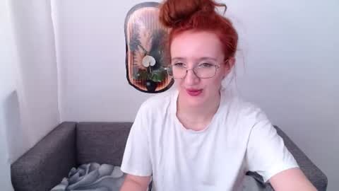 Snapshot of miya_here chatting on June 11, 9:51 am Miya online show from June 11, 9:51 am