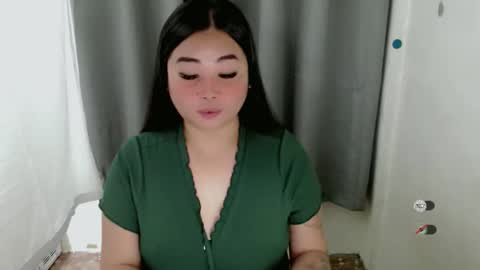 Snapshot of miya_licious chatting on November 2, 6:43 pm cassie marie online show from November 2, 6:43 pm