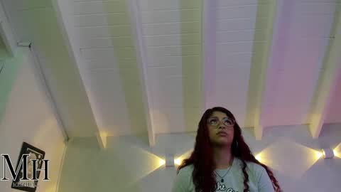 mizzhell_ online show from October 22, 12:38 pm