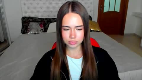 Snapshot of mmm_bananaa_ chatting on October 16, 3:57 pm Beata online show from October 16, 3:57 pm