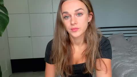 mmminnie online show from October 24, 12:34 pm