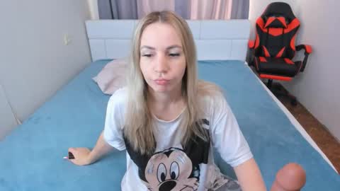 Snapshot of mmmmmargo chatting on November 12, 7:09 am Margo online show from November 12, 7:09 am