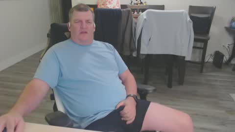 Snapshot of mmmthatsfunnn chatting on December 27, 2:58 am mmmthatsfunnn online show from December 27, 2:58 am