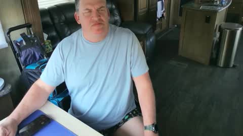 Snapshot of mmmthatsfunnn chatting on October 30, 10:32 pm mmmthatsfunnn online show from October 30, 10:32 pm