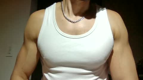 Snapshot of mmuscularman chatting on June 19, 7:01 am mmuscularman online show from June 19, 7:01 am