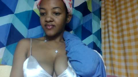 mmyriame online show from July 28, 2:13 pm