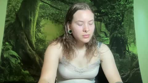 Snapshot of mo0n_goddess chatting on August 5, 1:52 am Misty online show from August 5, 1:52 am